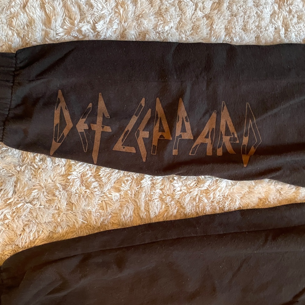 Def Leopard Sweatpants - Picture 2 of 3